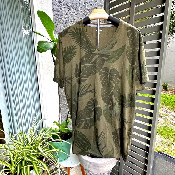 Old Navy Other - Old Navy - Army Green Palm Graphic Tee V neck - Size XL